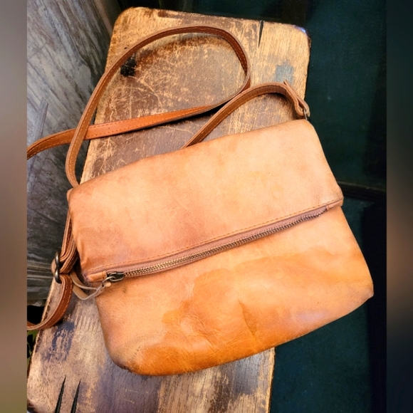 Able Handbags - 🛒🛍️💥 Able Leather emnet fold over Cross body bag is used condition
